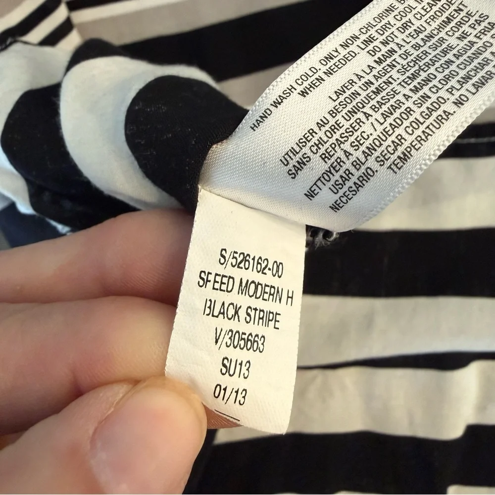 Old Navy B&W striped, sleeveless blouse split neck button-front detail Sz M EUC - Picture 9 of 10